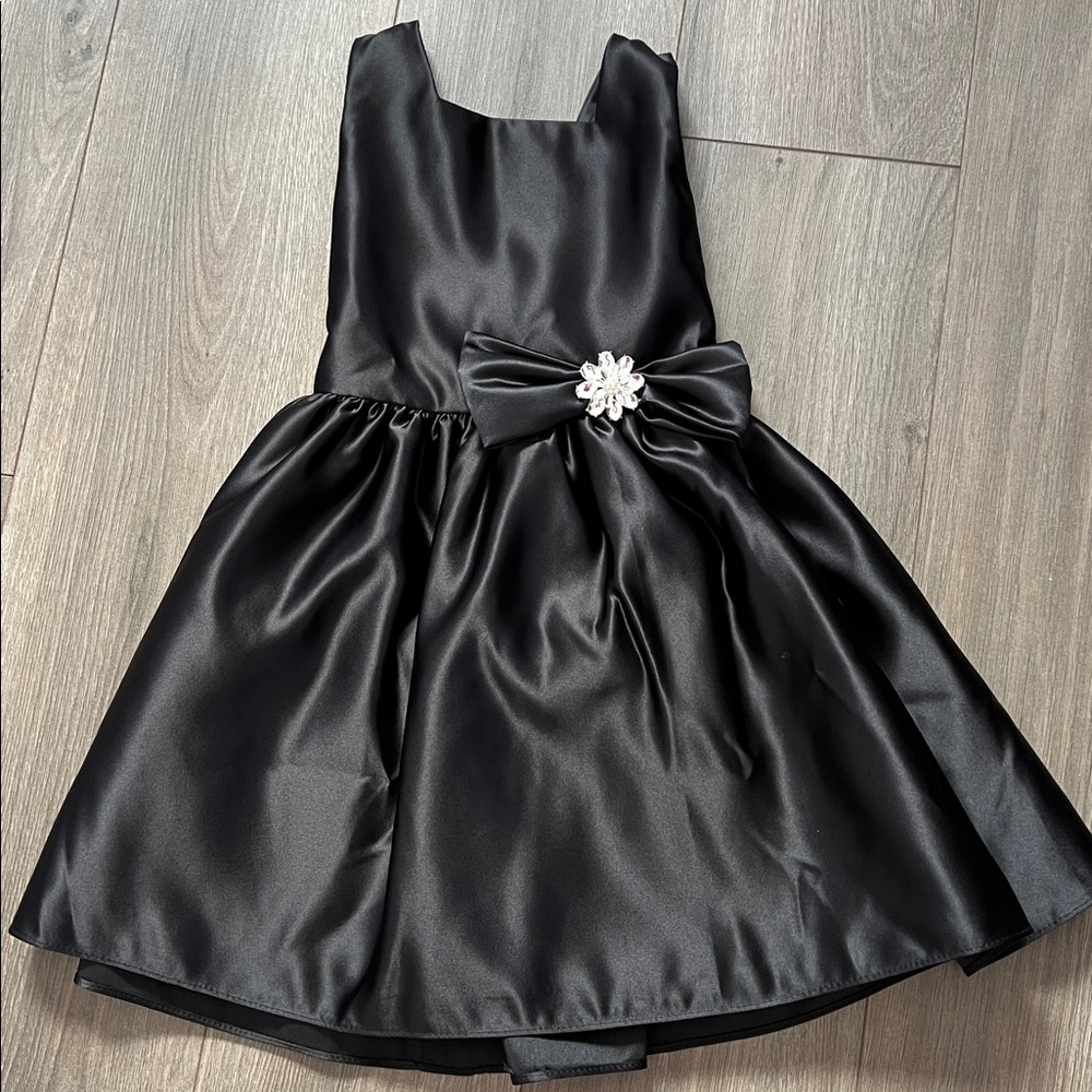 Elegant Black Satin Dress with Bow